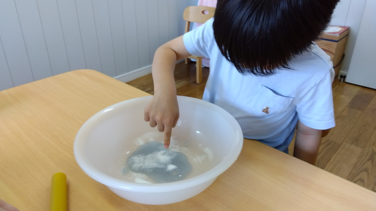 スライムを作る様子