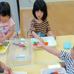 発達支援つむぎ 横浜東口「感触遊びで広がる子どもたちの世界」