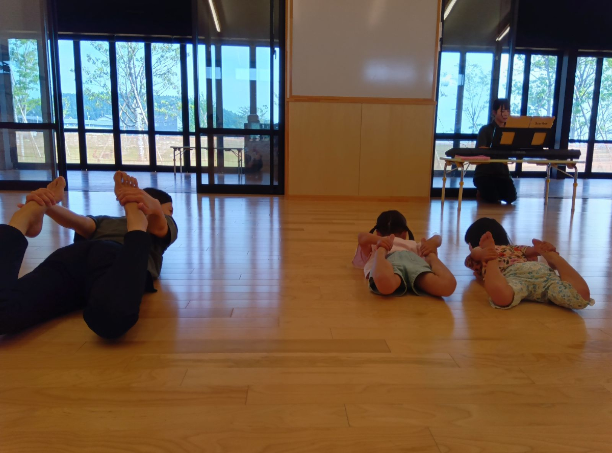 さくらさくらんぼリズム体操を楽しむ様子