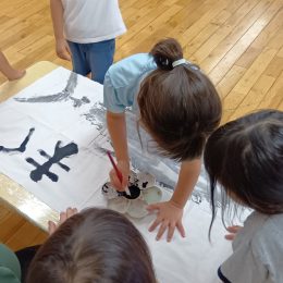 池上どろんこ保育園「マグロの解体ショー」　