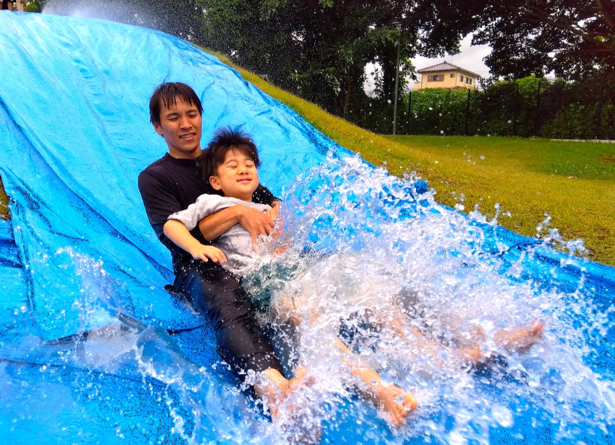 どろんこスライダーを楽しむ