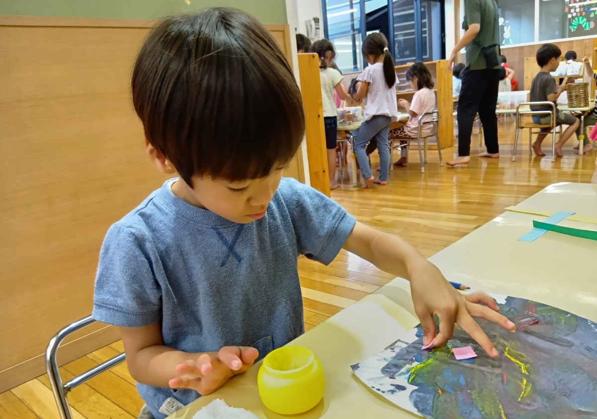 装飾物の作成の様子