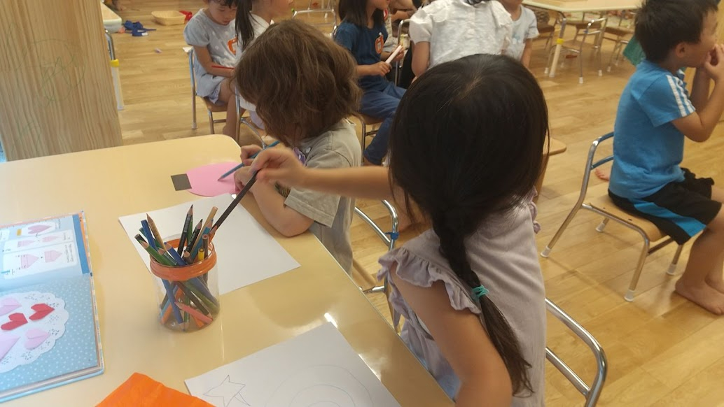 どろんこ祭りの準備をする子どもたち