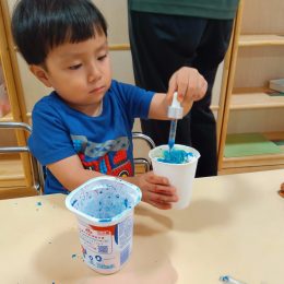 子ども発達支援センターつむぎ 東大和「まだまだ続く夏あそび 〜かき氷づくりから夏祭りごっこへ〜」