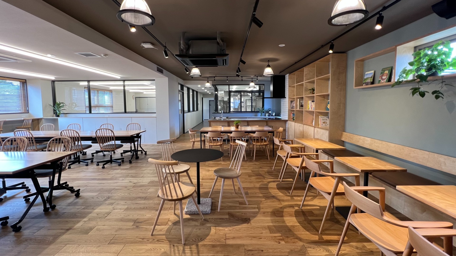 つむぎカフェ武蔵野の店舗内部の様子