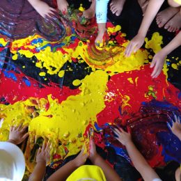 中目黒どろんこ保育園「感触遊び」