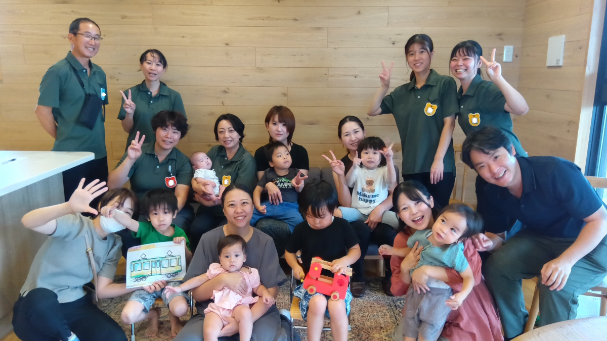 座談会に参加した皆様との集合写真