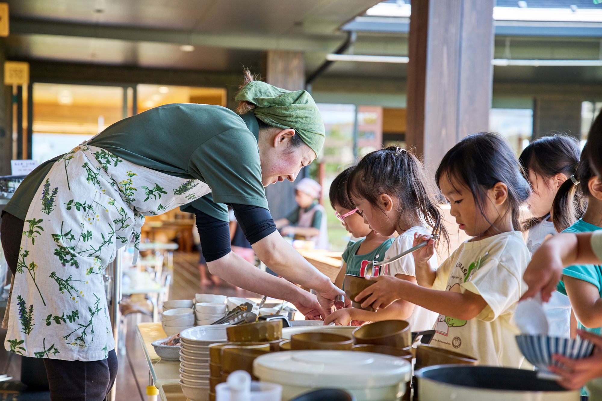 どろんこ保育園での給食シーン