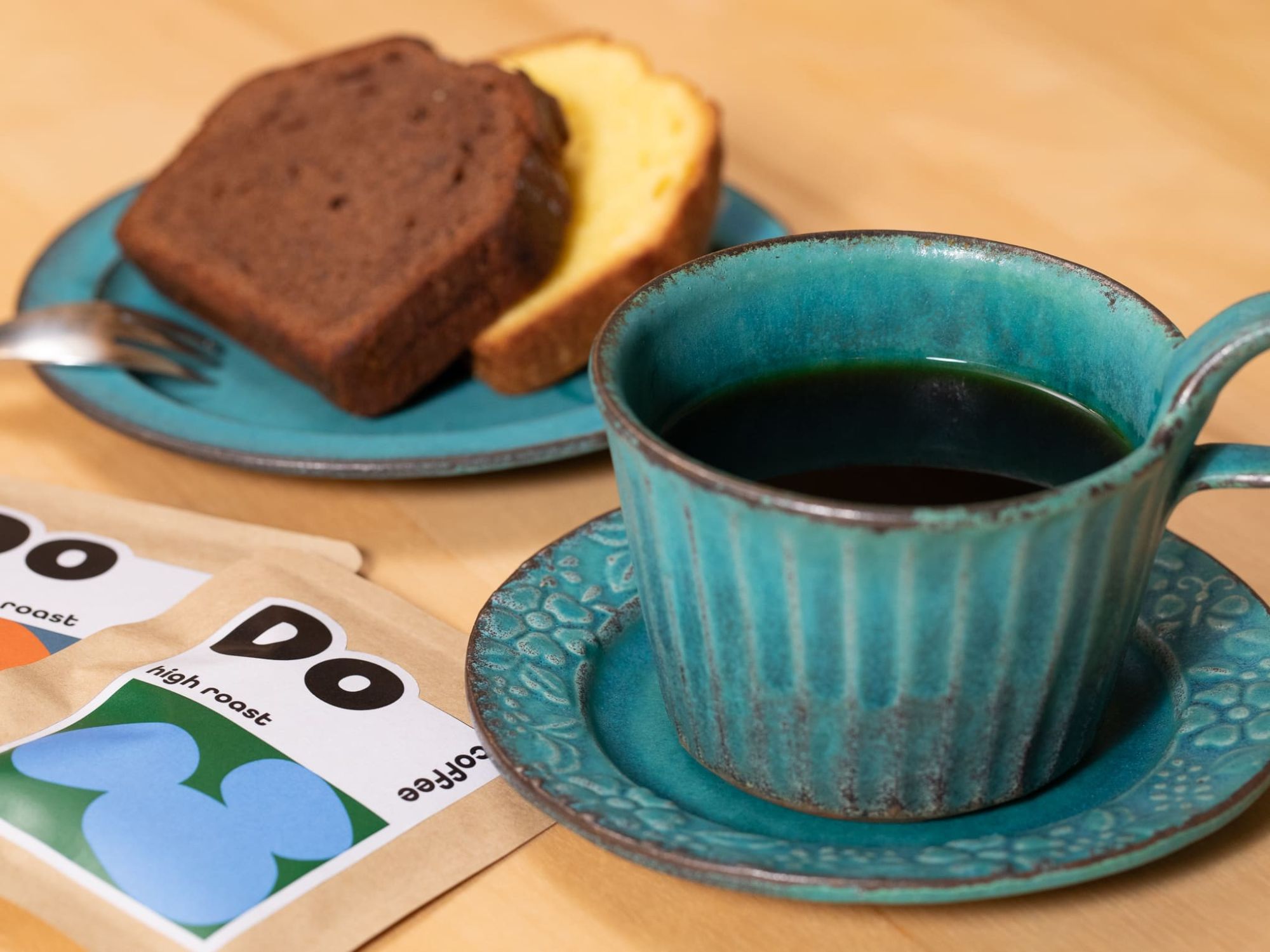 つむぎカフェ武蔵野のコーヒーとパウンドケーキ