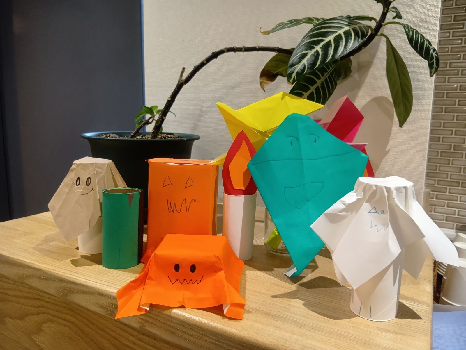 折り紙で作ったハロウィンの飾り