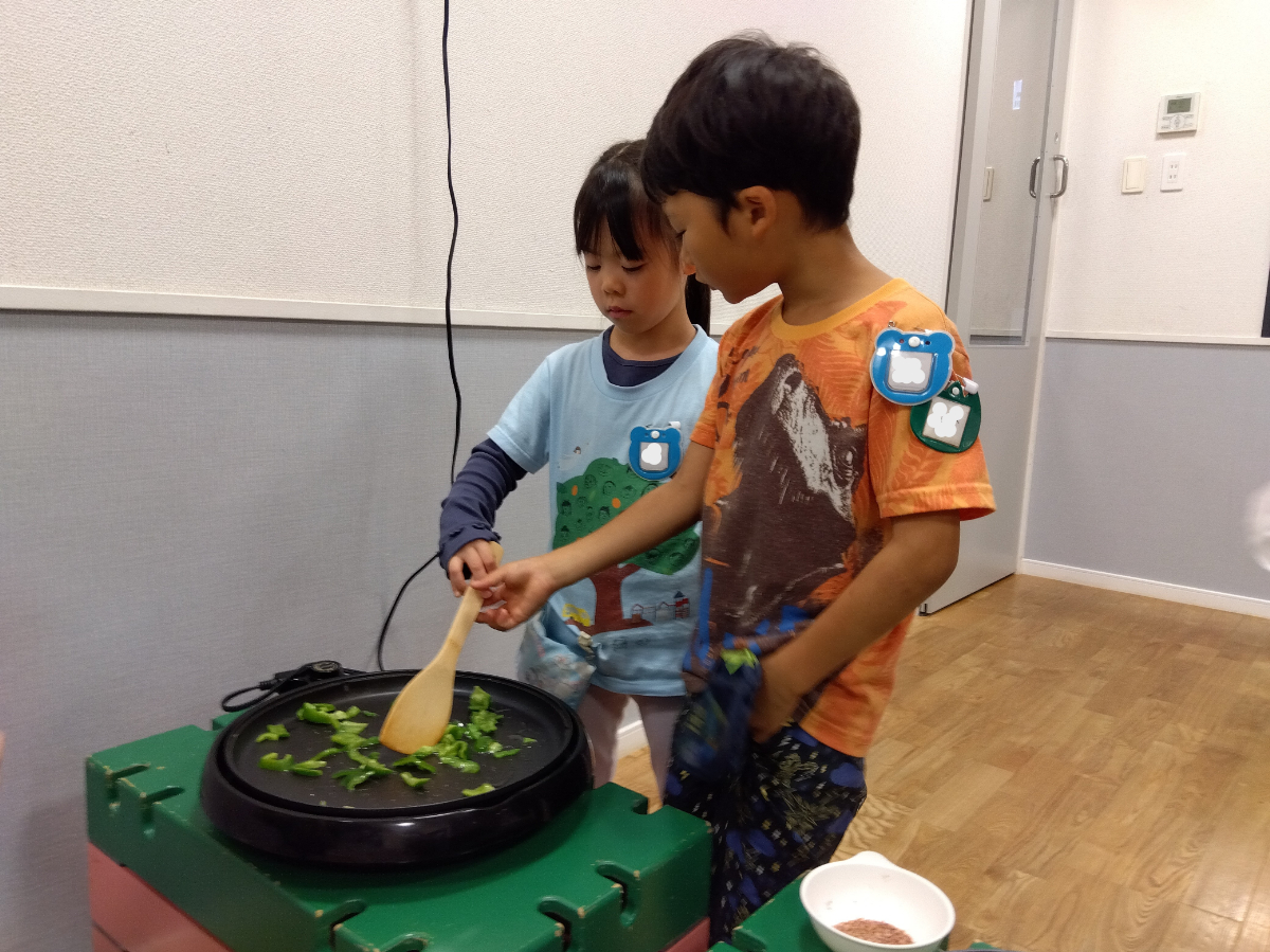 ピーマンを炒める