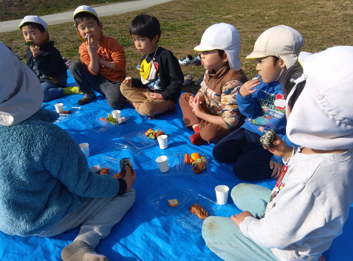 お弁当を食べる