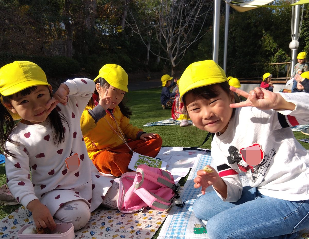 お弁当を食べる