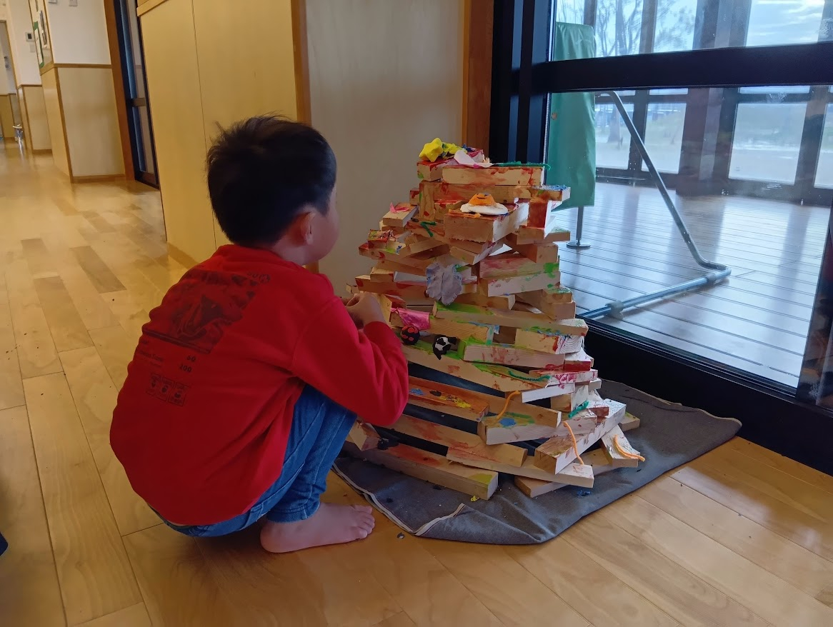 クリスマスツリーを見る