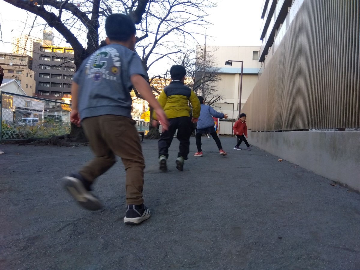 元気に遊ぶ子どもたち