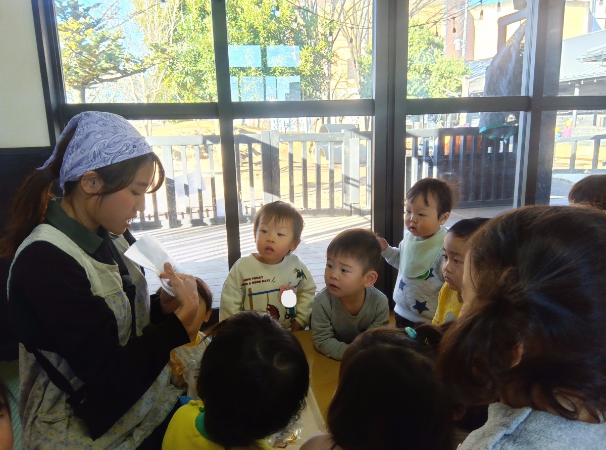 漬物づくりの手順を聞く子どもたち