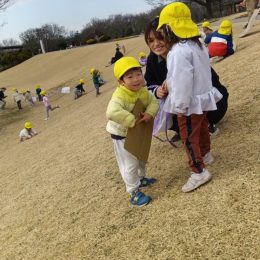 発達支援つむぎ 海老名「芝滑り」