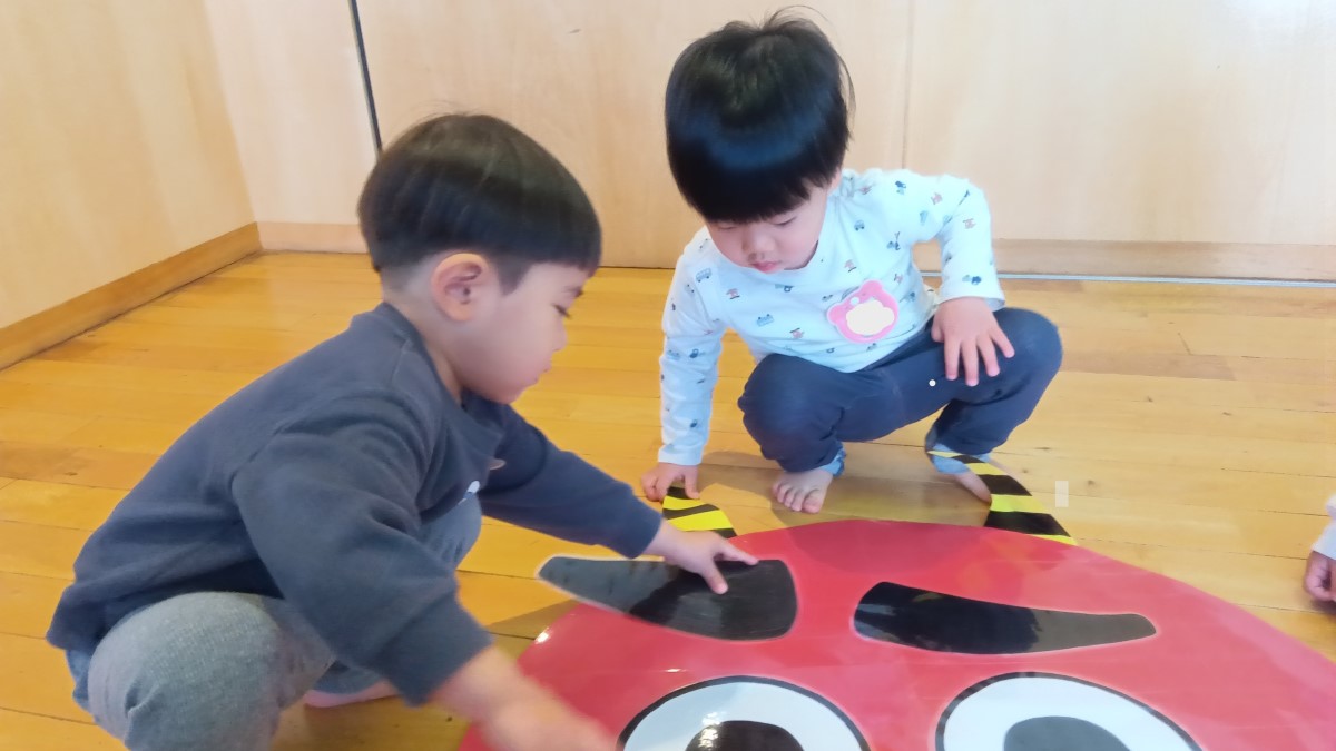 赤鬼を作る子どもたち