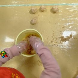 発達支援つむぎ 府中「つむぎ 府中ルームオリジナルみそ作り」