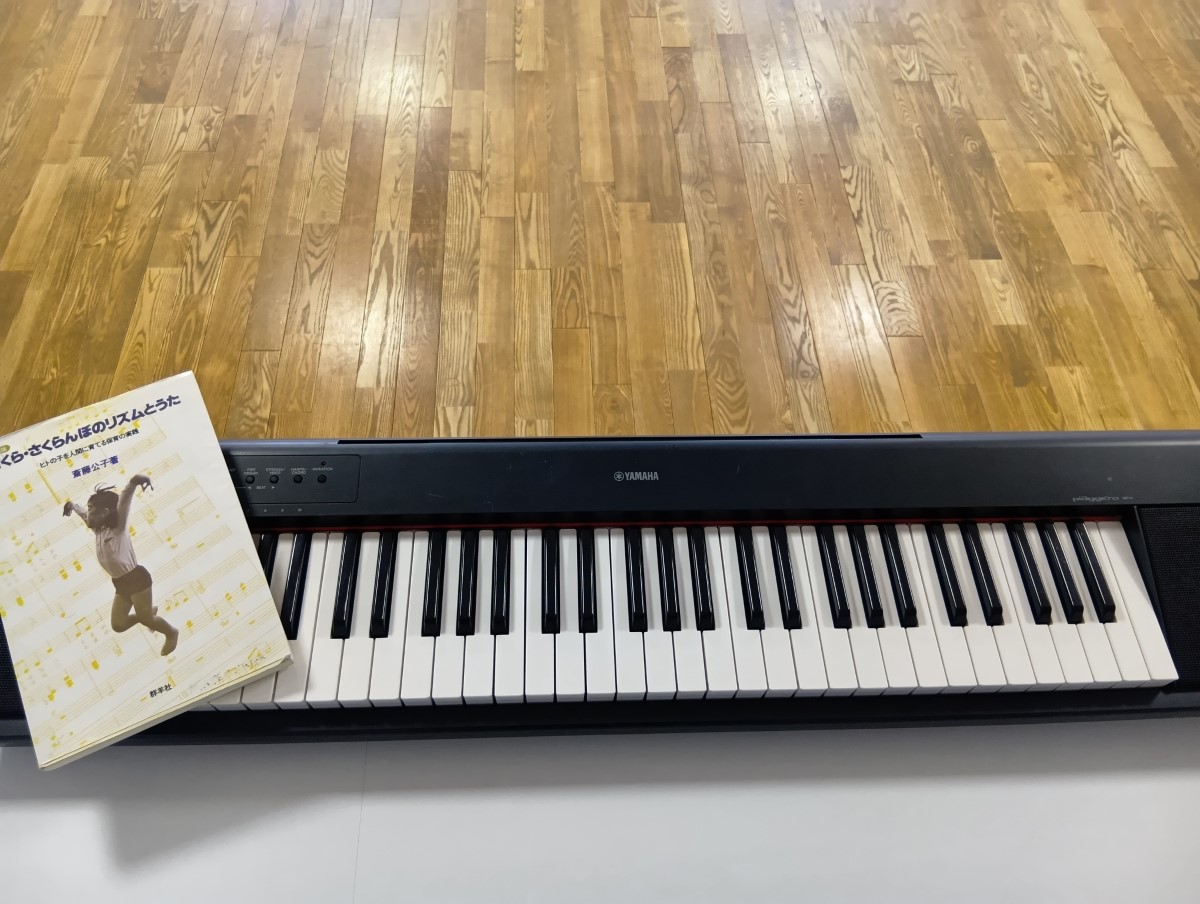 キーボードとさくらさくらんぼリズムの楽譜