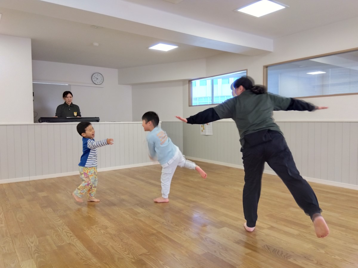 さくらさくらんぼリズムを行う様子