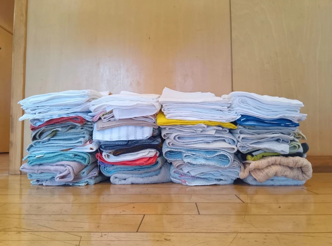 きれいに積み上げられた、たくさんのタオル