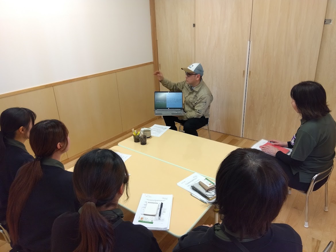 「みつけらいく」の奥田さんとの打ち合わせの様子