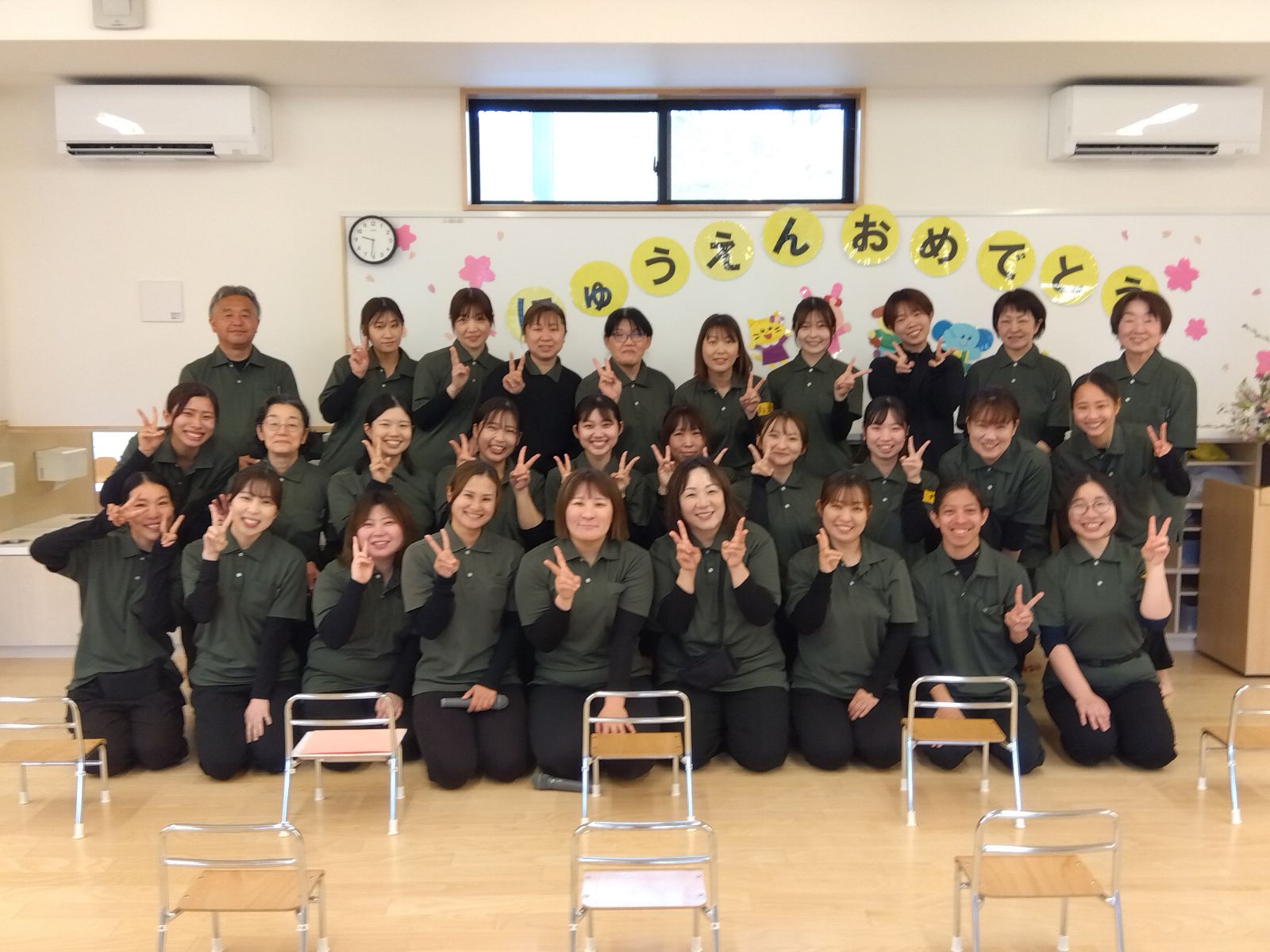 小郡どろんこ保育園／発達支援つむぎ 小郡ルームのスタッフ集合写真