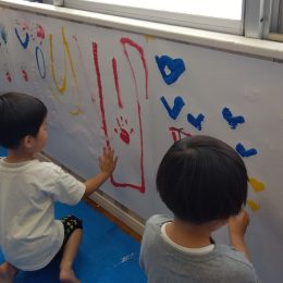 発達支援つむぎ 阿佐ヶ谷「五感を刺激しよう～ボディペインティング～」