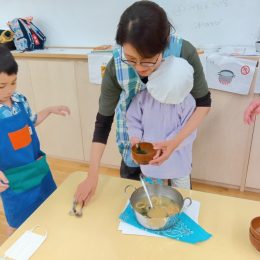 発達支援つむぎ 田無「自主的な調理体験を通じた食育活動「楽しい味噌汁作り」」