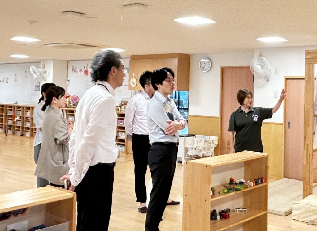 施設見学の様子