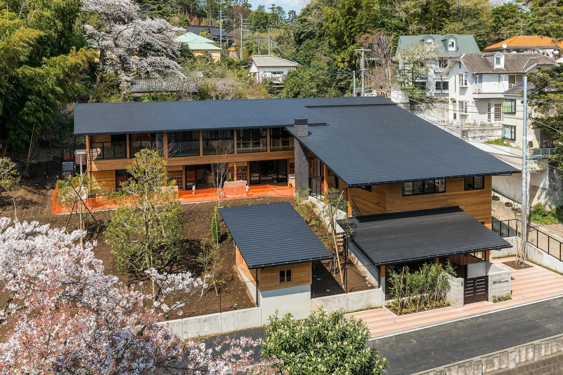 読売ランド前どろんこ保育園 建物画像
