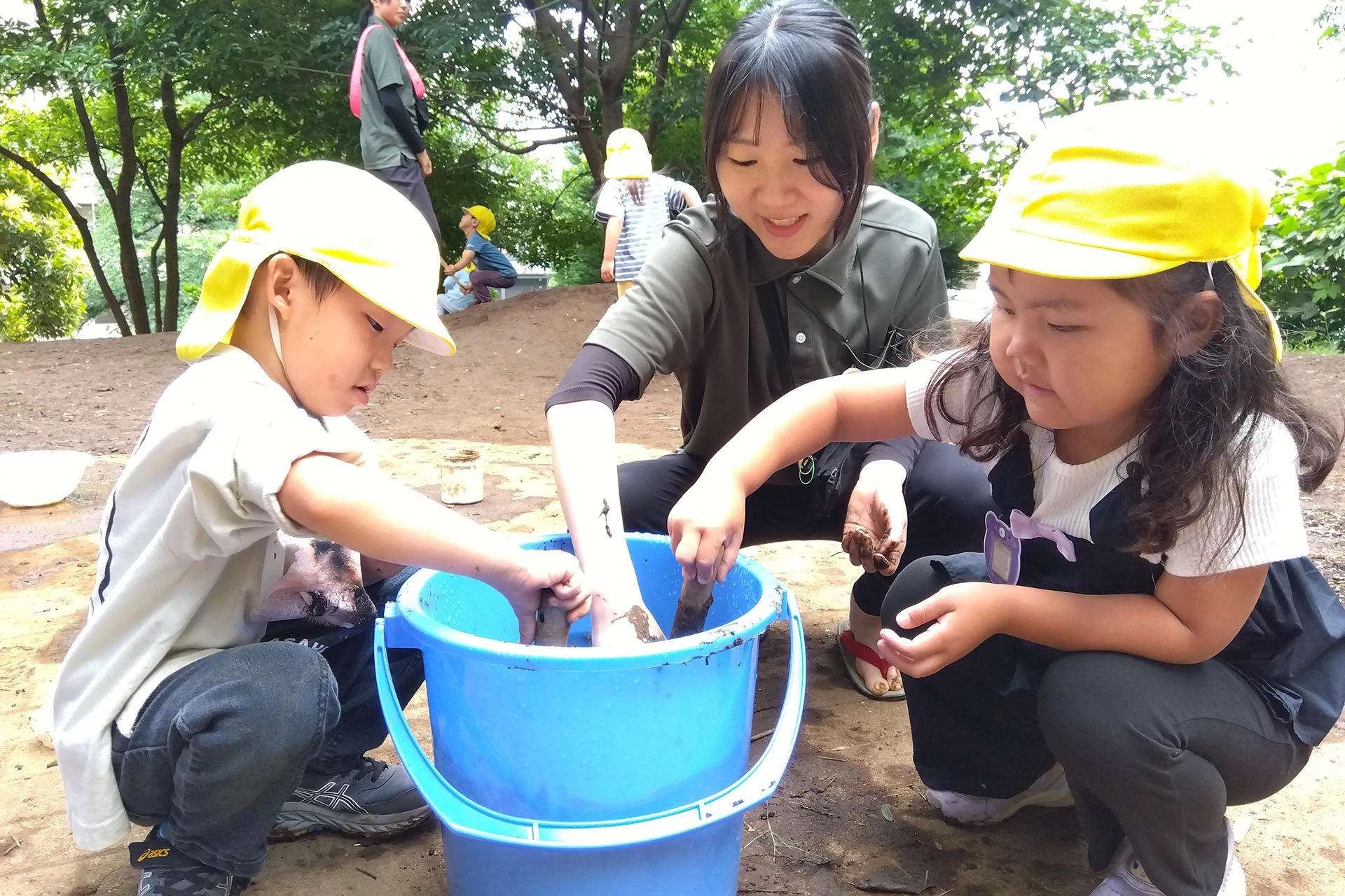 読売ランド前どろんこ保育園 活動写真